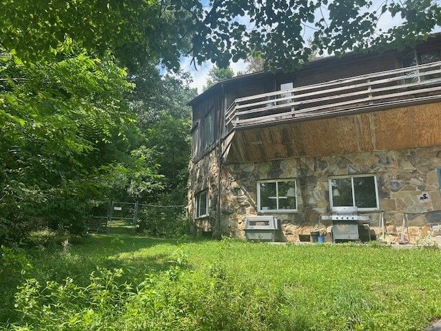 Property Photo: 426 Black Walnut Lane PA 15116