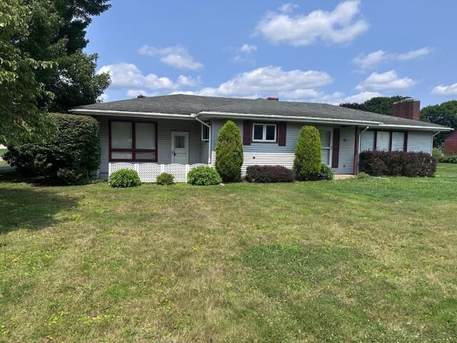 Property Photo: 822 Pleasant Drive PA 16365