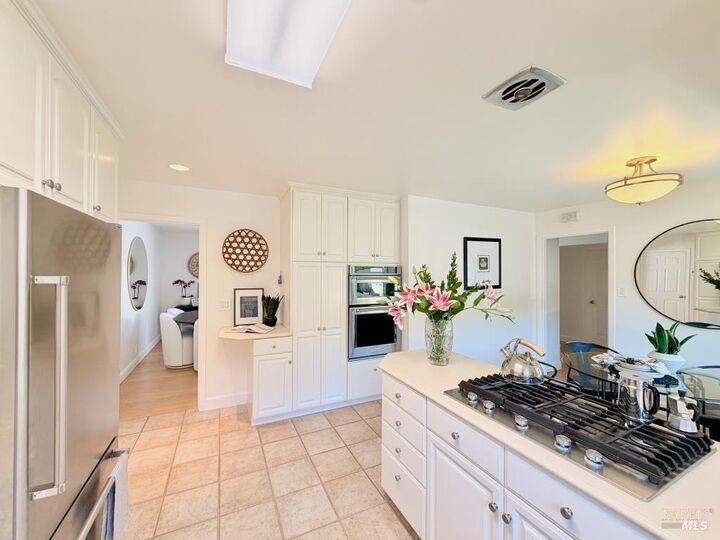 Property Photo:  44 Robinhood Drive  CA 94901 
