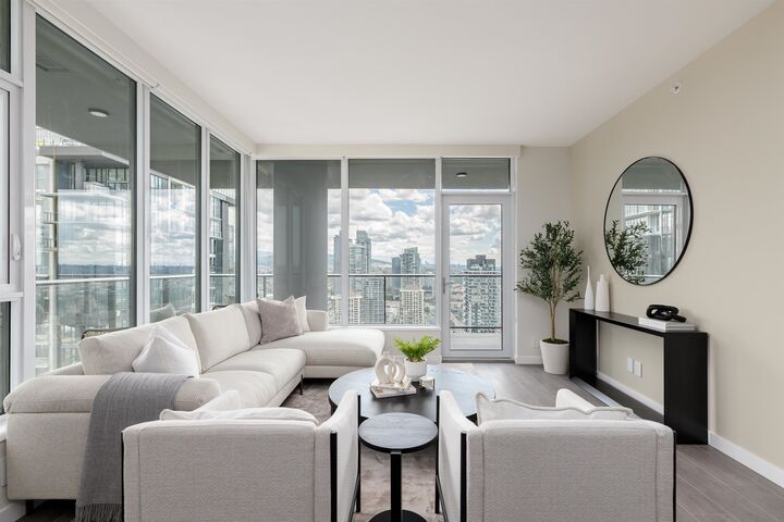 Property Photo: 2108 Gilmore Avenue 4201 BC V5C 0N8