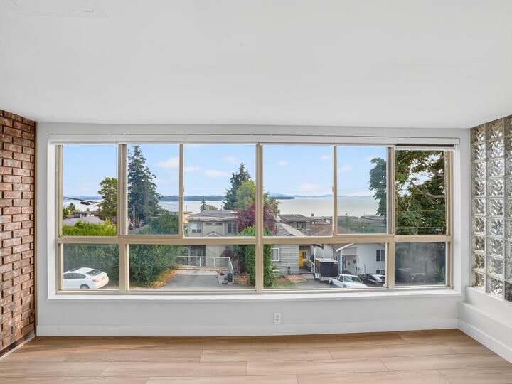 Property Photo:  15176 Buena Vista Avenue 204  BC V4B 1Y3 