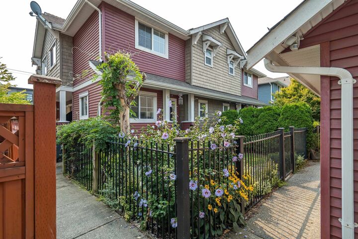 19319 72 Avenue D2 — photo 1