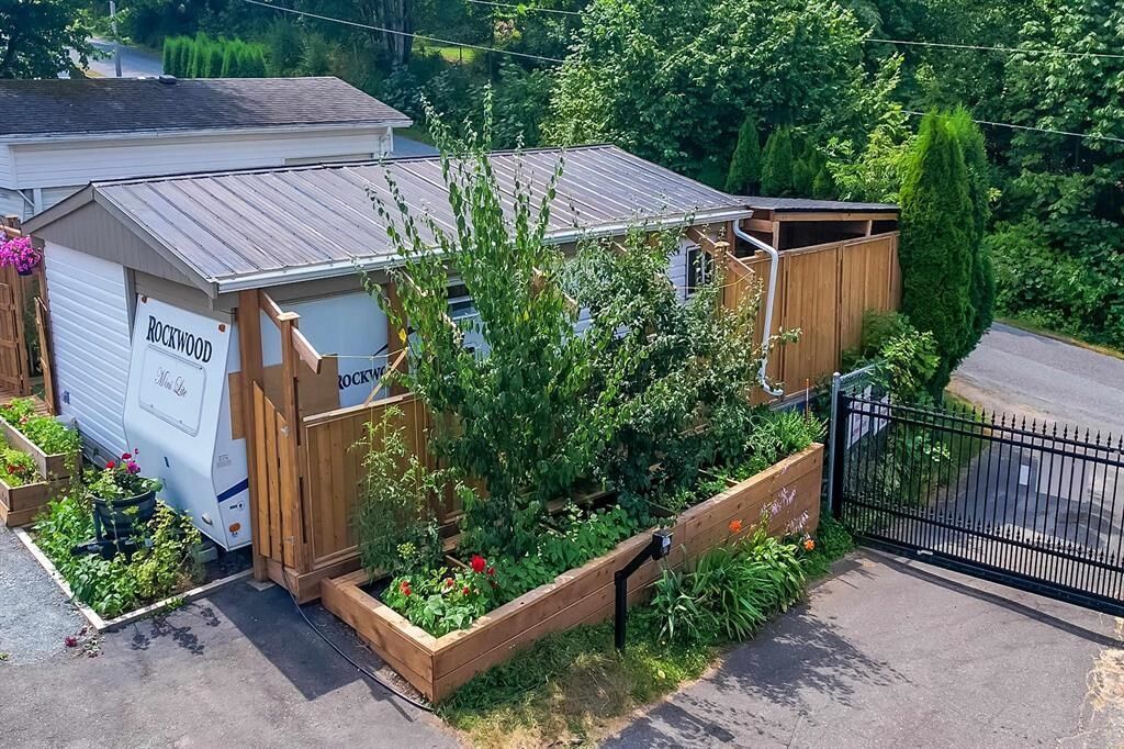 Property Photo: 1436 Frost Road 158 BC V2R 4X8
