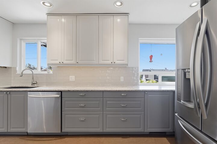 Property Photo: 6876 Hycrest Drive BC V5B 2X2