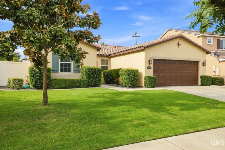 Property Photo: 14803 Yellow Lupine Drive CA 93314
