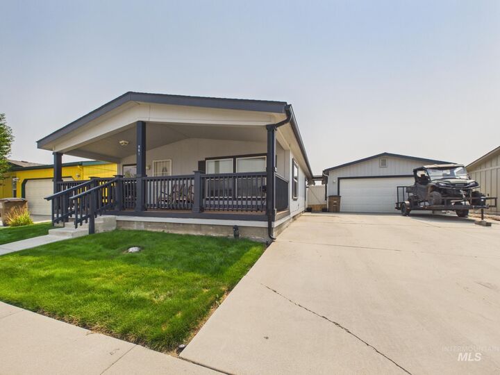 Property Photo: 861 Liberty Ln ID 83617