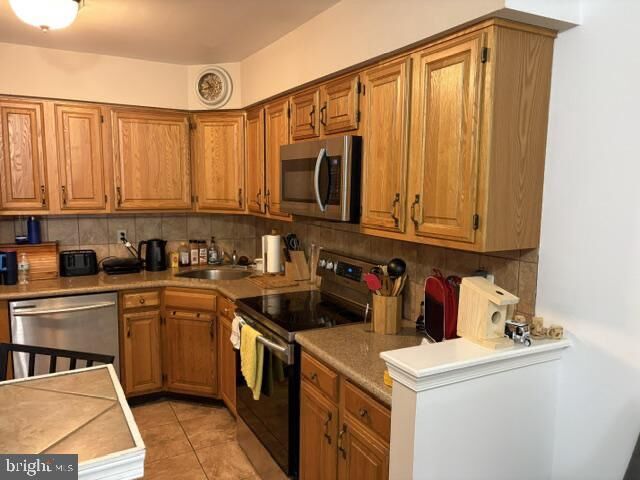 Property Photo: 23 Pickwick Place Bldg K NJ 08080