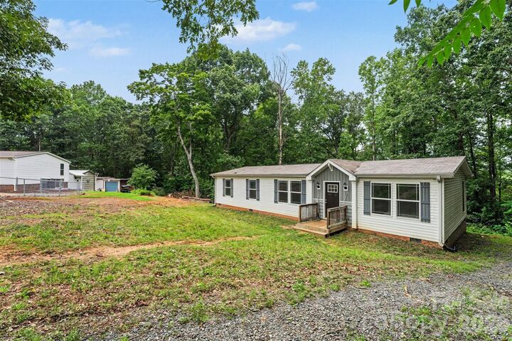 Property Photo: 2998 Wilderness Trace NC 28610