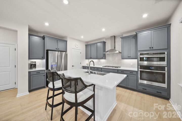 Property Photo: 8114 Franklin Trail Street NC 28227