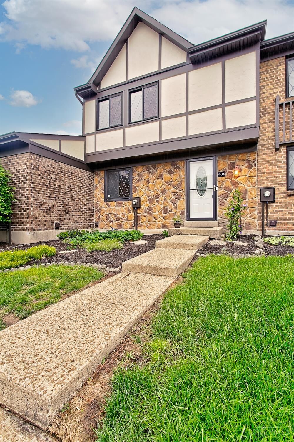 Property Photo: 464 Vancover Court OH 45244