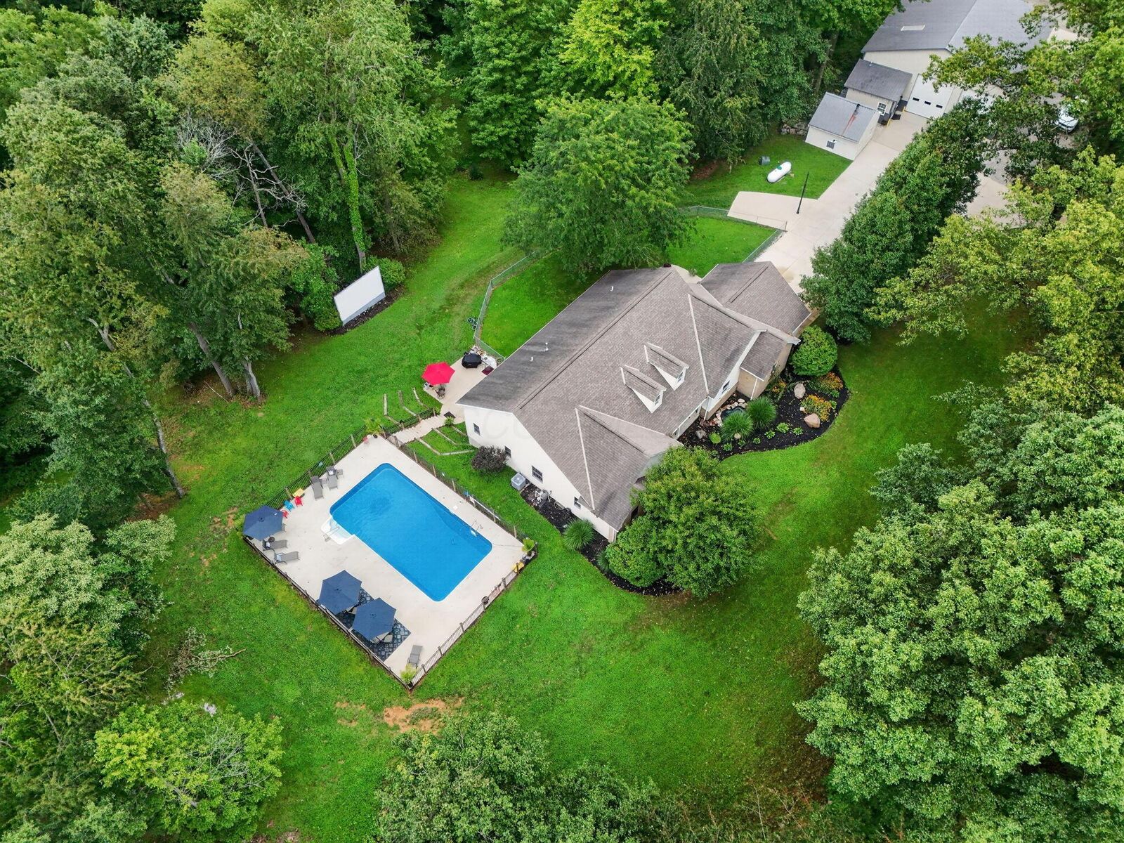 Property Photo: 5440 Pleasant Valley SW Road OH 43130