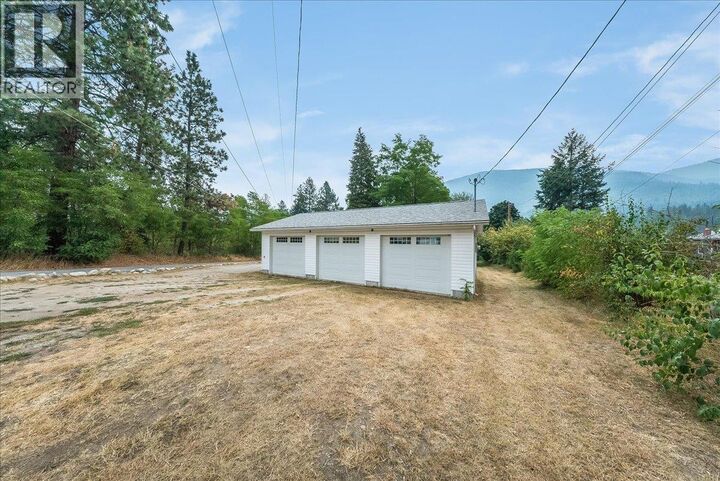 Property Photo: 814 16th Avenue BC V0G 1G0