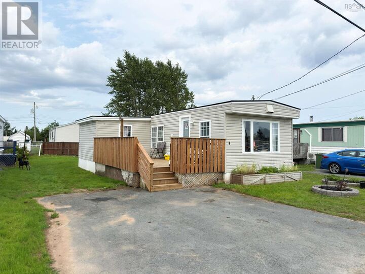 4 Fredericks Lane — photo 1