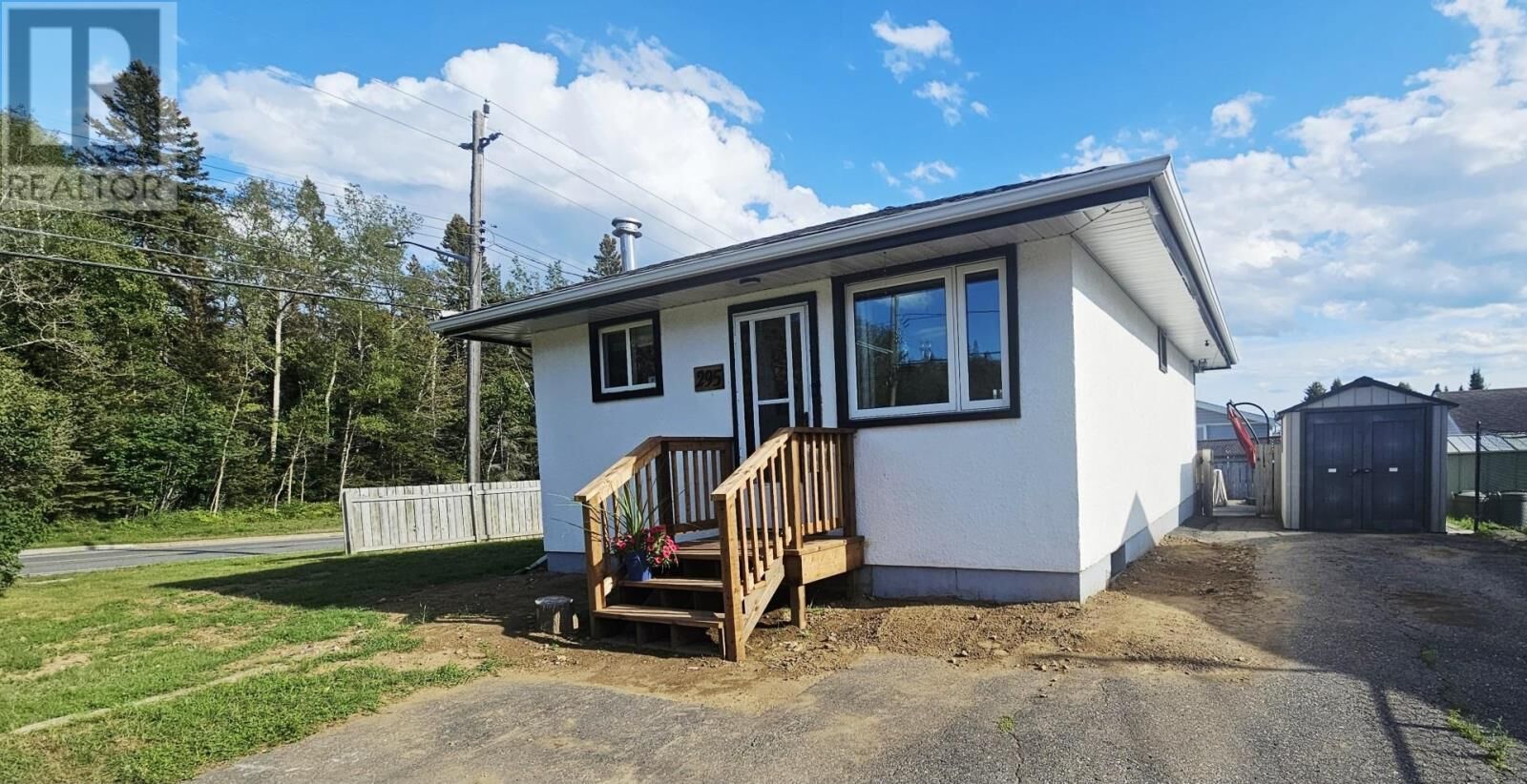 Property Photo:  295 Cowan St  ON P7A 1R6 