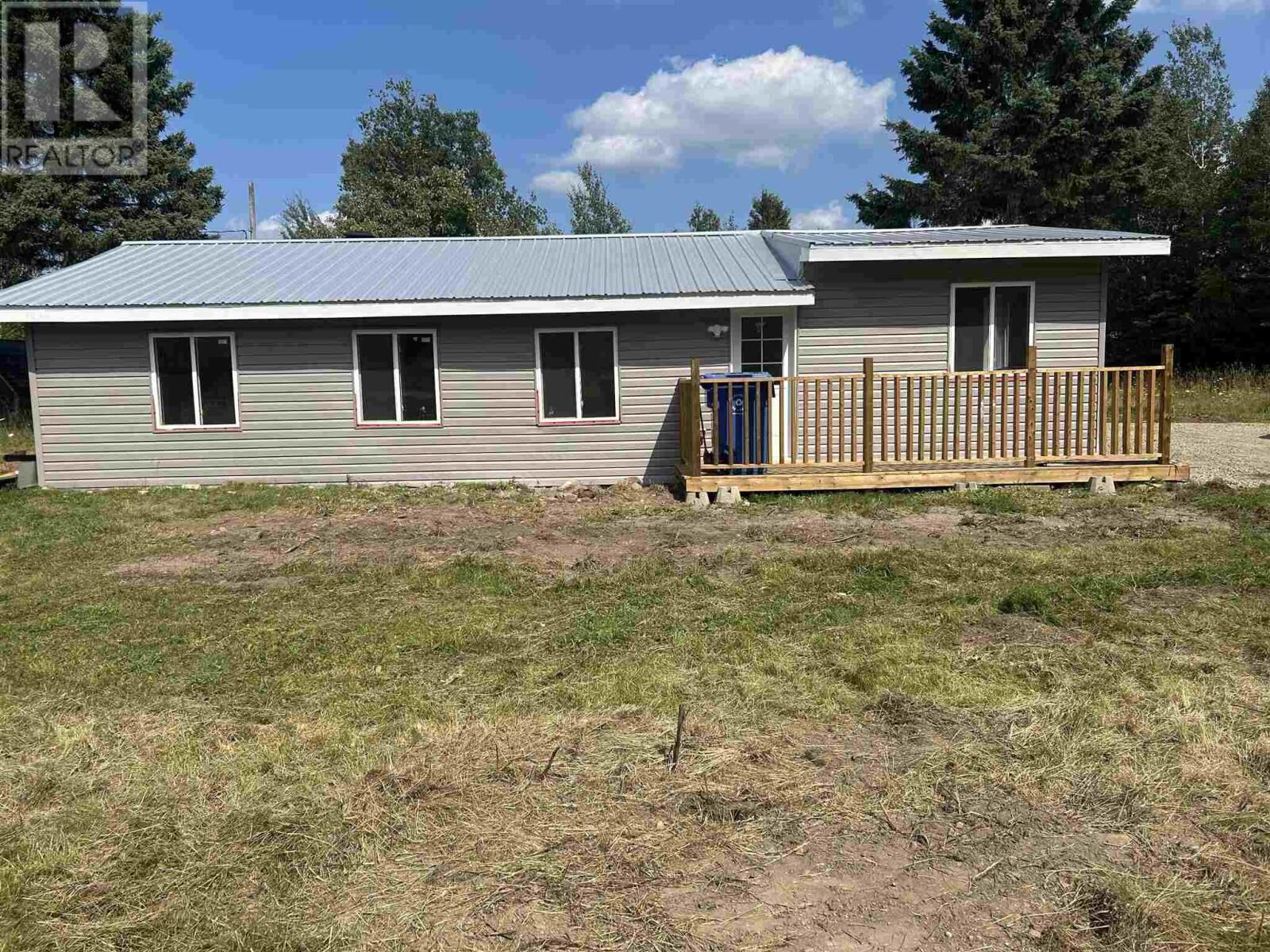 Property Photo: 2 Daniel Ct ON P6A 5K7