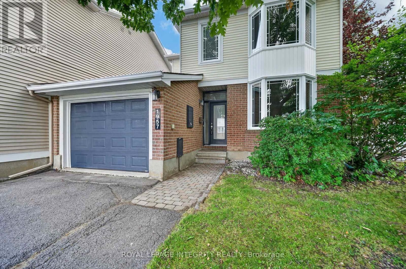 Property Photo: 1957 Crestmont Place ON K1W 1E4
