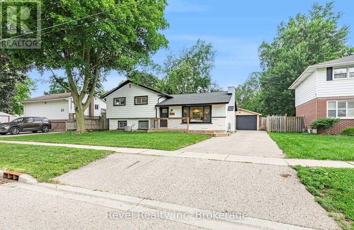 Property Photo: 811 Hughson Street ON N4S 4P8