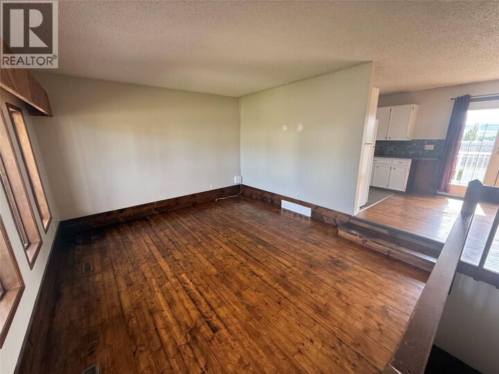 Property Photo: 925 Cornwall Crescent BC V1G 1P1