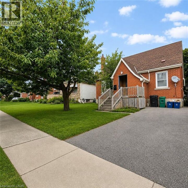 Property Photo:  492 Courtland Avenue East Upper  ON N2G 2W7 