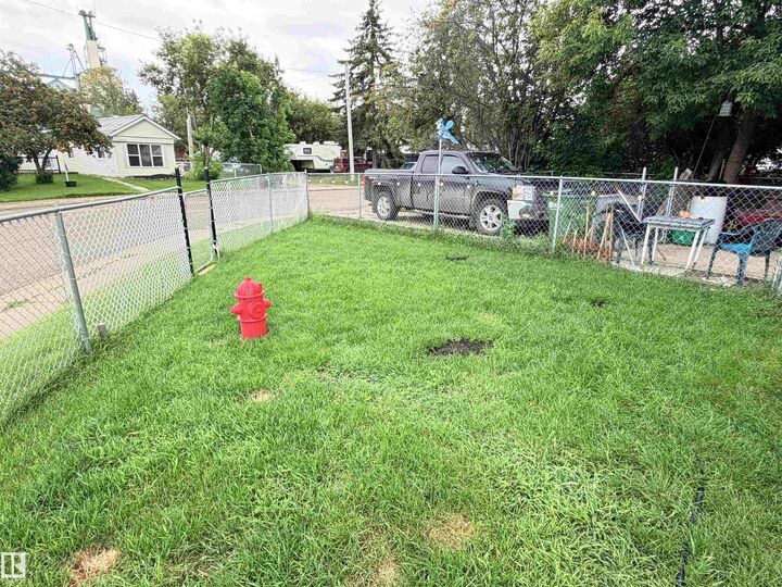 Property Photo:  9940 110 Street  AB T7P 1N5 
