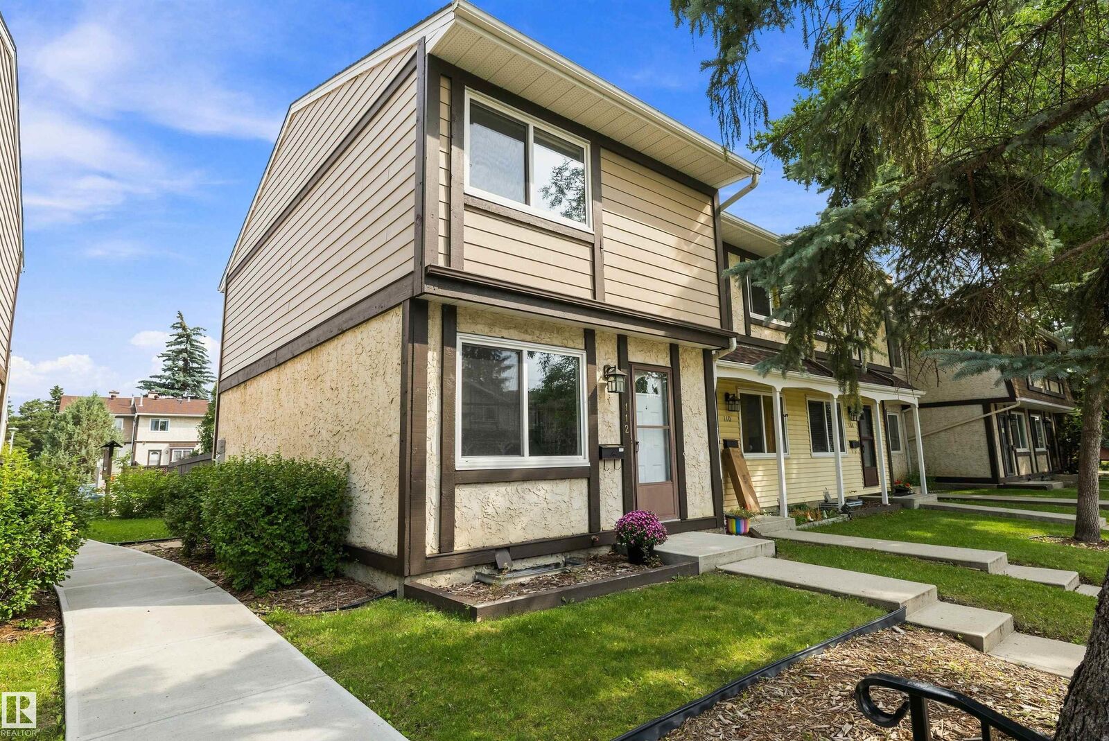 Property Photo:  112 Tudor Lane NW  AB T6J 3T5 