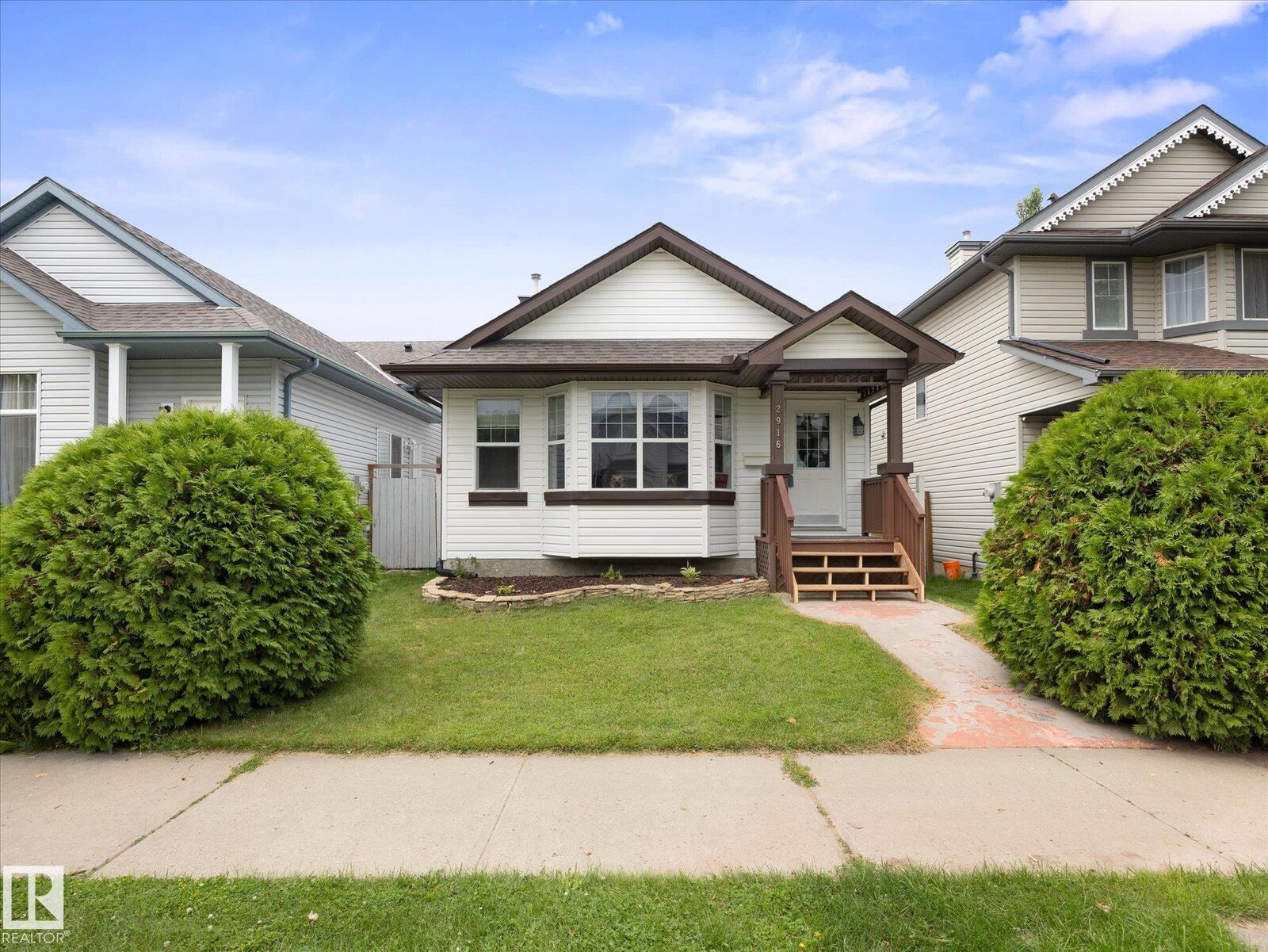 Property Photo:  2916 31 Street NW  AB T6T 1T9 