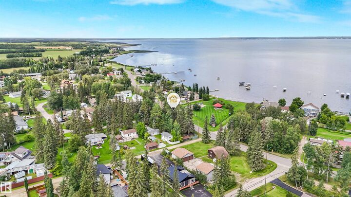 Property Photo:  5001 Crestview Drive  AB T0A 0E0 