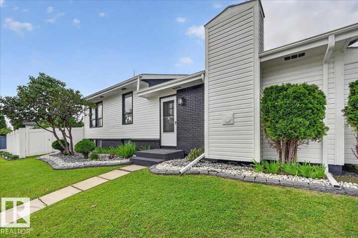 Property Photo:  18903 86A Avenue NW  AB T5T 4X9 