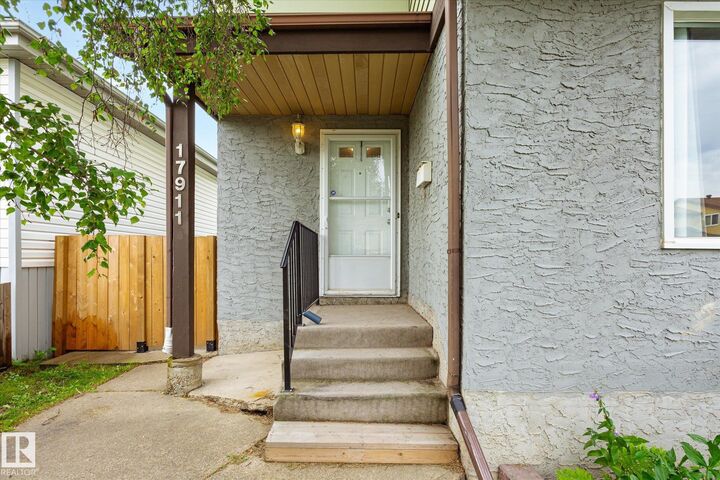 Property Photo:  17911 77 Avenue NW  AB T5T 2S1 