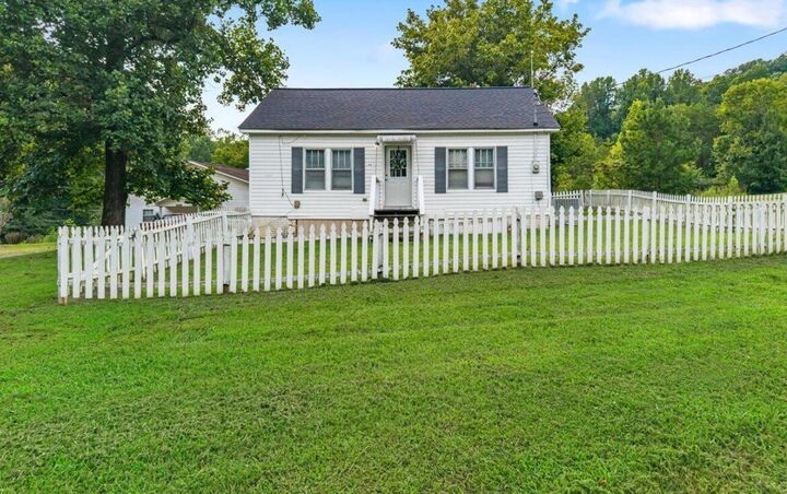 Property Photo:  2404 Old Highway 68  TN 37874 