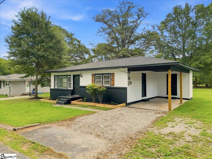 Property Photo: 12 Stephanie Drive SC 29669