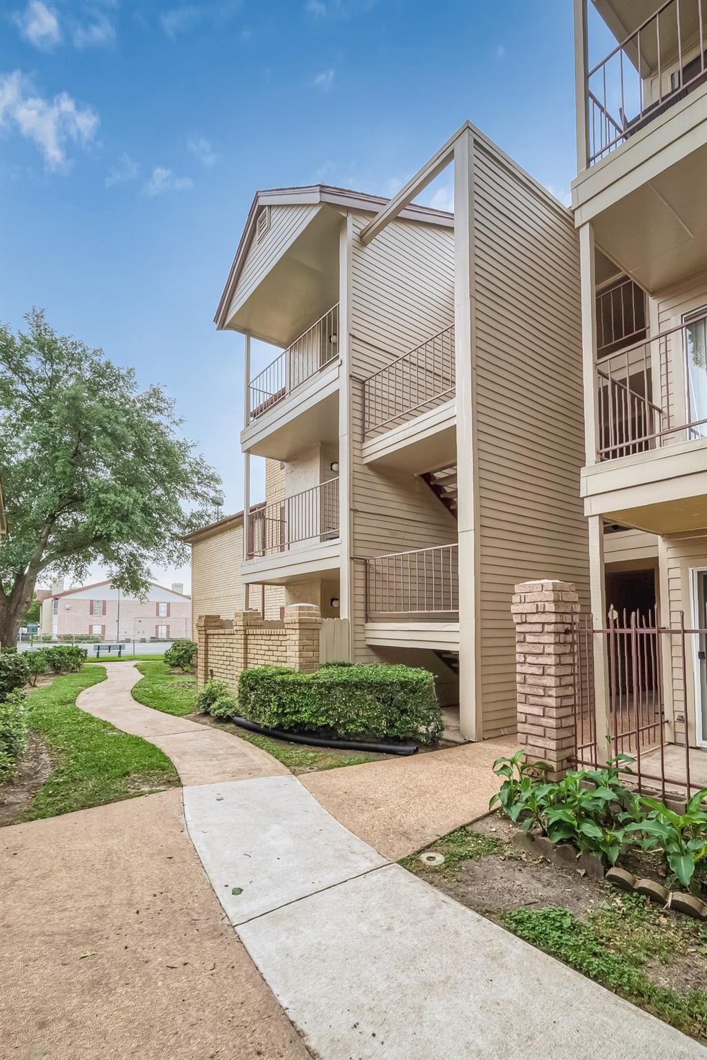Property Photo:  2120 El Paseo Street 2425  TX 77054 