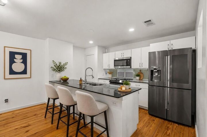 Property Photo:  6128 Grand Boulevard  TX 77021 
