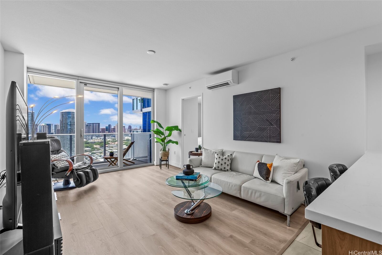 Property Photo:  629 Keeaumoku Street 2810  HI 96814 