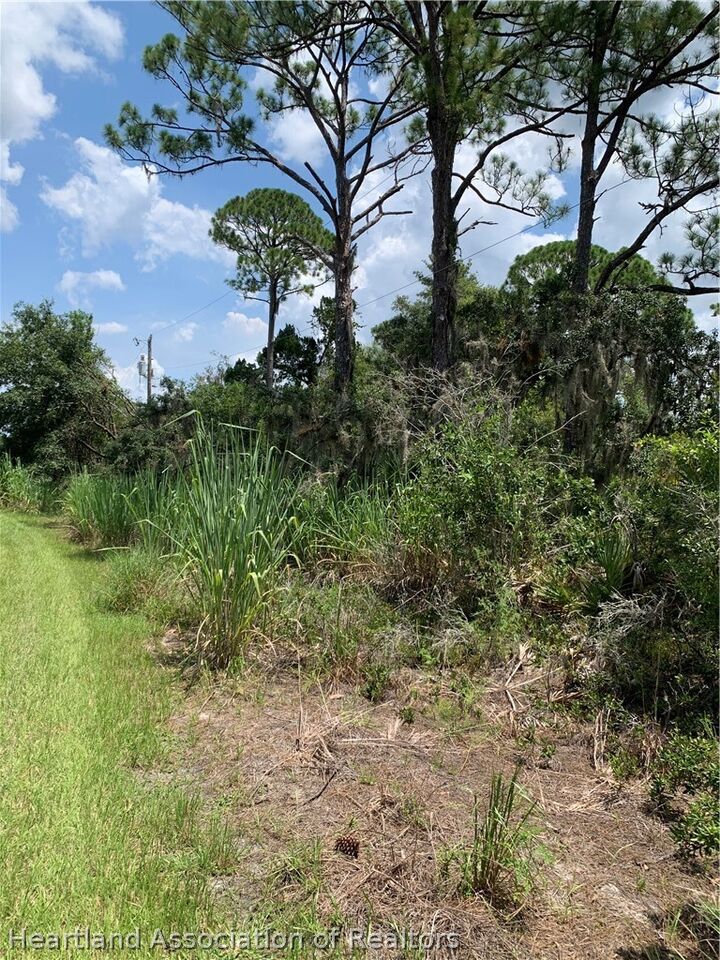 Property Photo:  7110 Tulip Place  FL 33875 