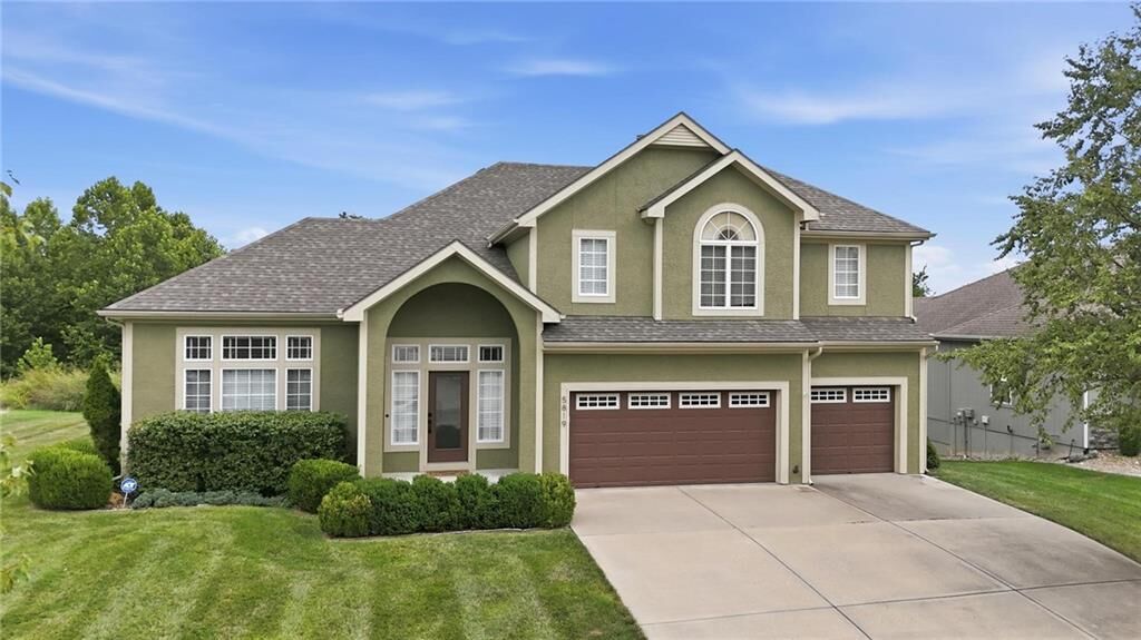 Property Photo:  5819 N Liberty Avenue  MO 64118 