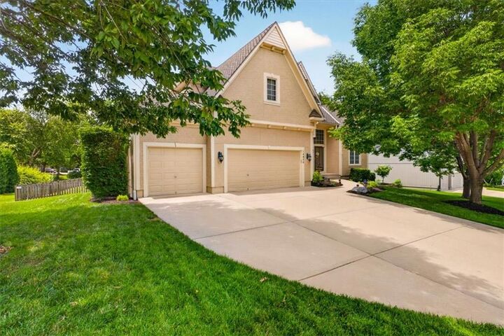 Property Photo: 14804 Carter Street KS 66221