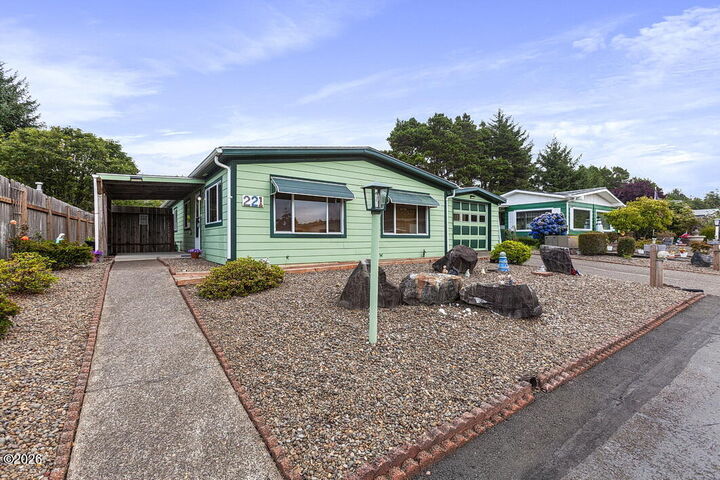 Property Photo:  221 NE 35th Street  OR 97365 