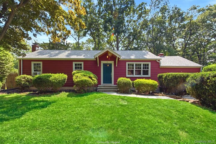 Property Photo:  10 Daniel Court  NY 11764 