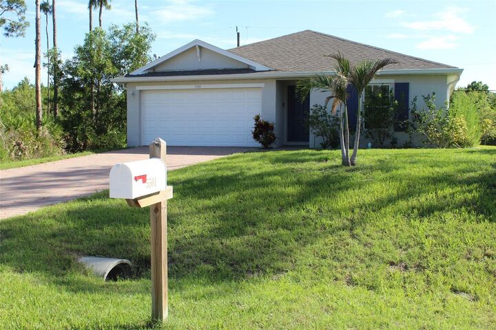 Property Photo:  5501 Kempson Lane  FL 33981 