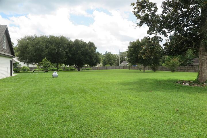 Property Photo:  105 SE 1st Avenue  FL 32054 