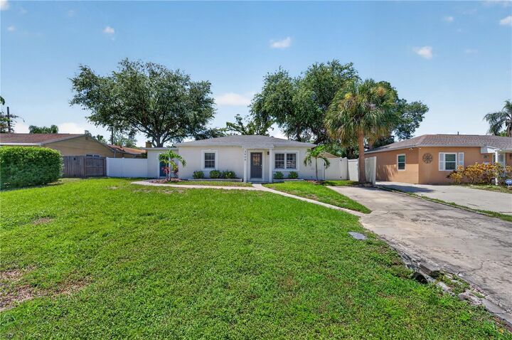 Property Photo:  3906 W Bay Vista Avenue  FL 33611 