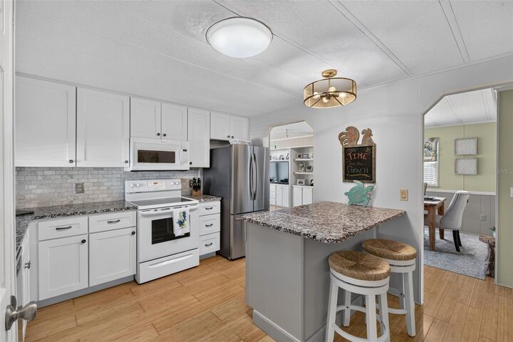 Property Photo: 46 N Easter Island Circle FL 34223