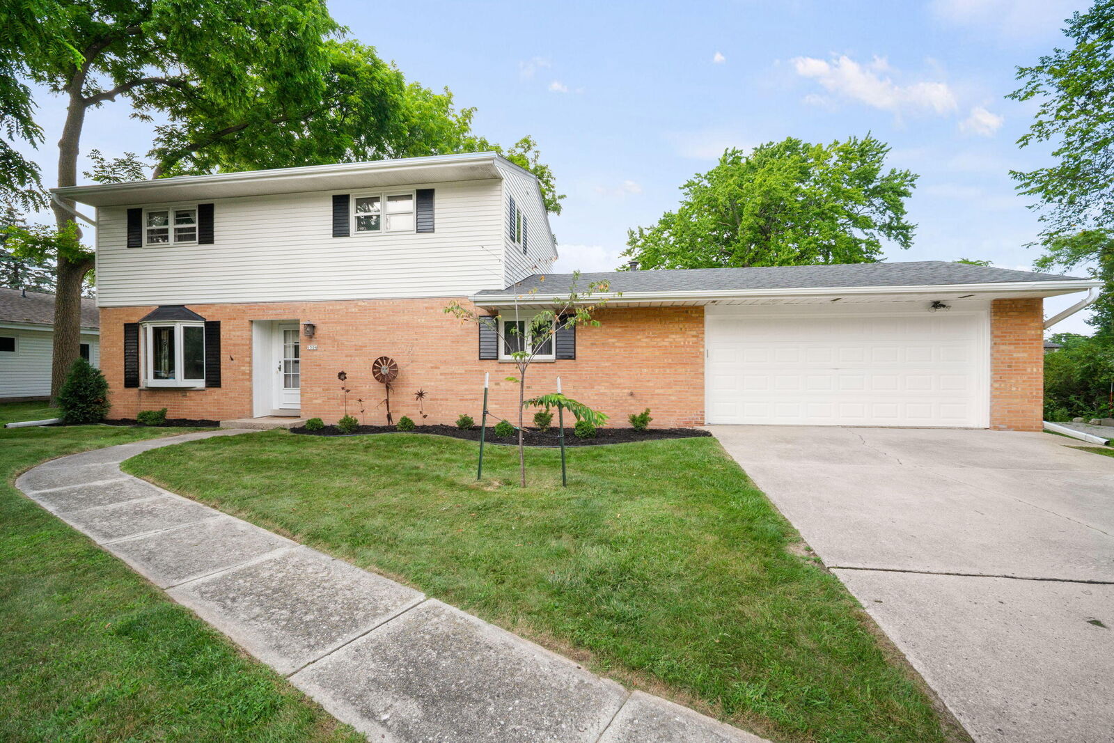 Property Photo:  1504 W Decorah Rd  WI 53095 