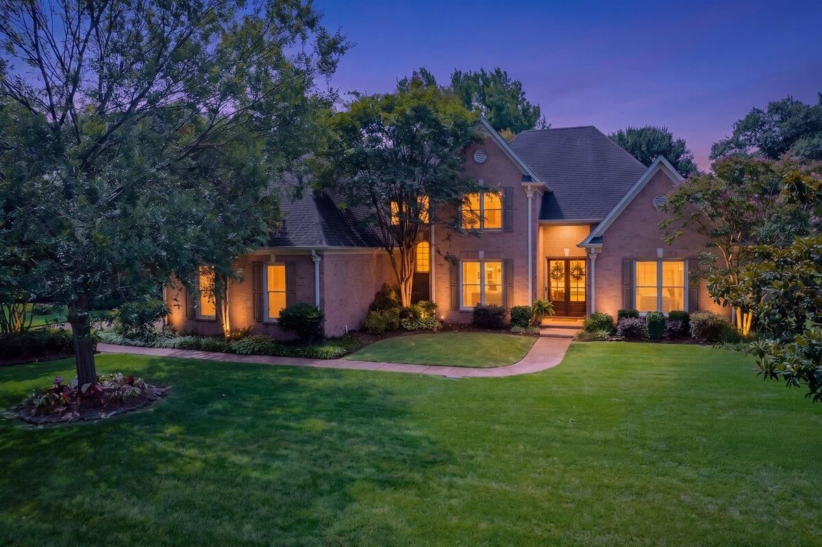 Property Photo: 9027 E Grovelawn Cv TN 38139