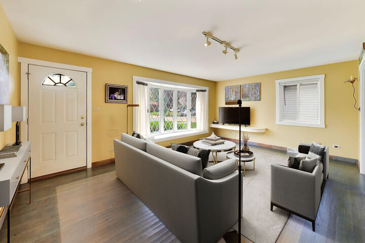 Property Photo: 466 N Ridgeland Avenue IL 60126