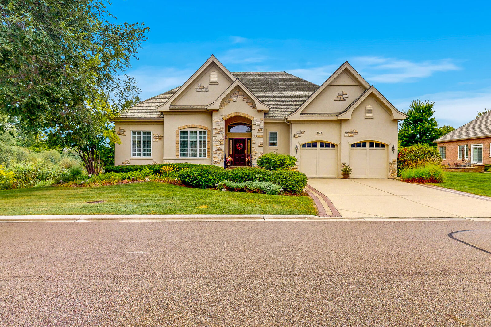 Property Photo: 1043 Ridgeview Drive IL 60010