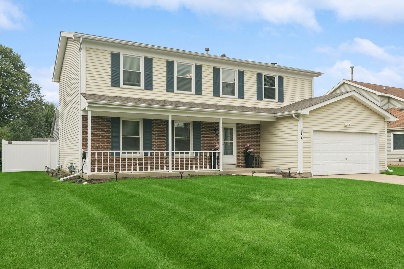 Property Photo: 988 Newbury Drive IL 60014