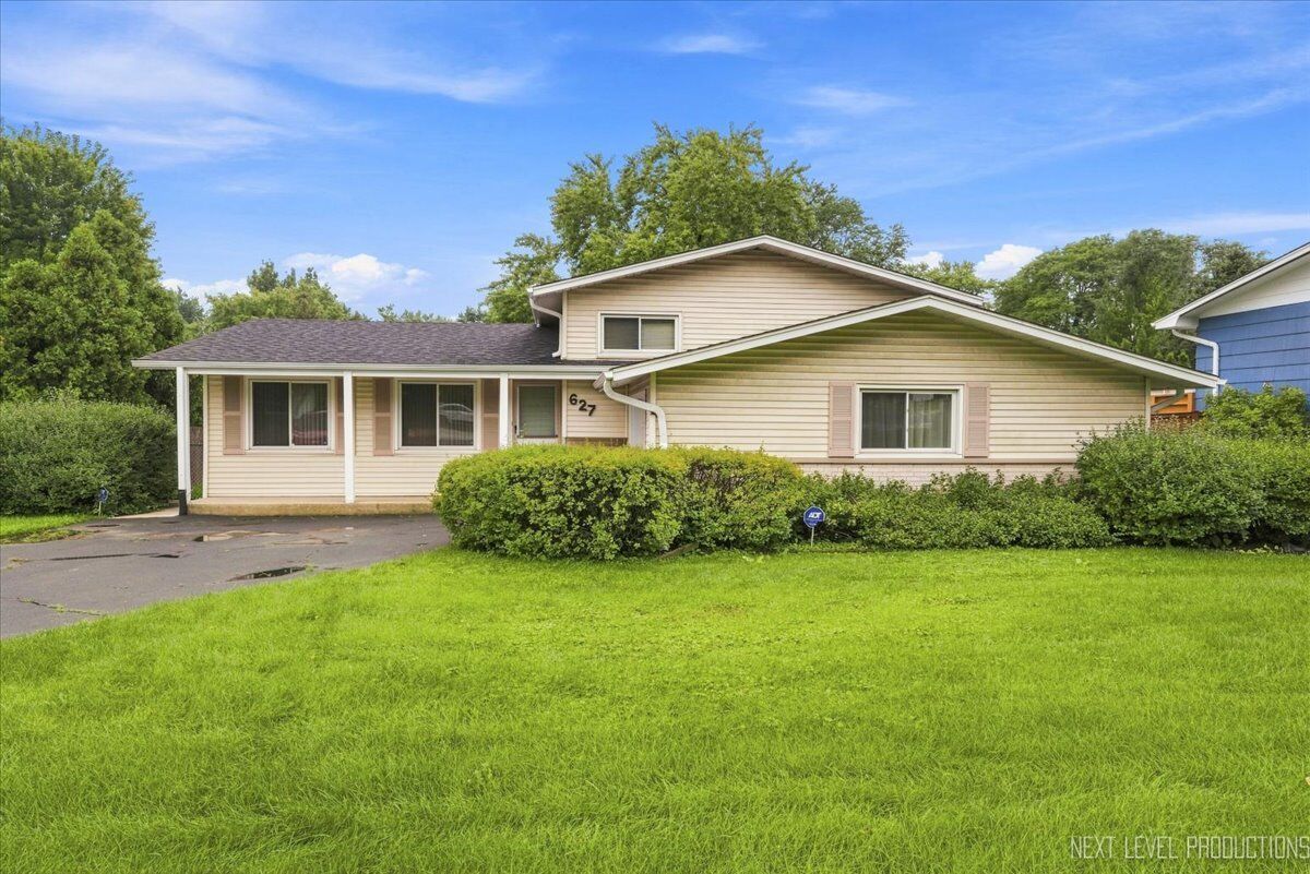 Property Photo:  627 Maple Avenue  IL 60532 