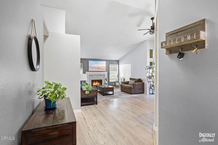 Property Photo:  125 Via Solana  CA 93060 